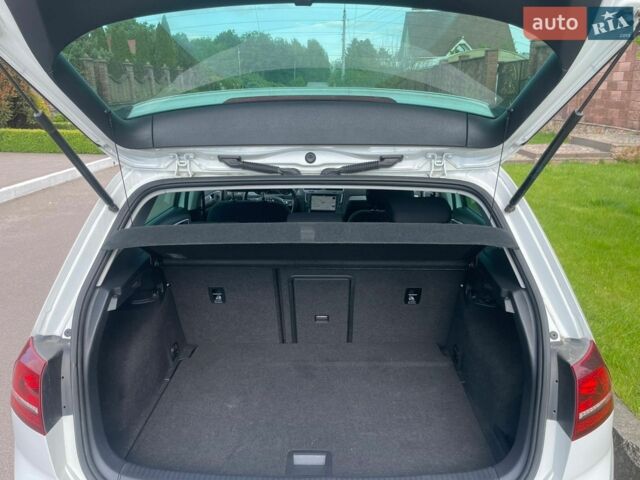 Белый Фольксваген e-Golf, объемом двигателя 0 л и пробегом 170 тыс. км за 7650 $, фото 36 на Automoto.ua