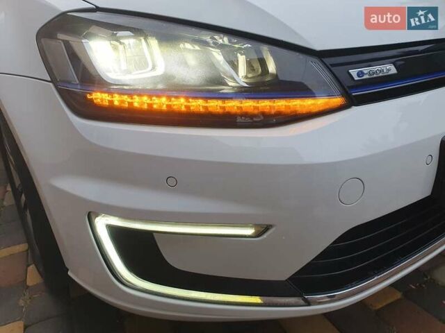 Белый Фольксваген e-Golf, объемом двигателя 0 л и пробегом 130 тыс. км за 8999 $, фото 36 на Automoto.ua