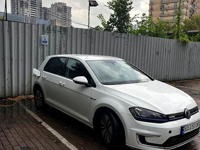 Белый Фольксваген e-Golf, объемом двигателя 0 л и пробегом 155 тыс. км за 8000 $, фото 1 на Automoto.ua