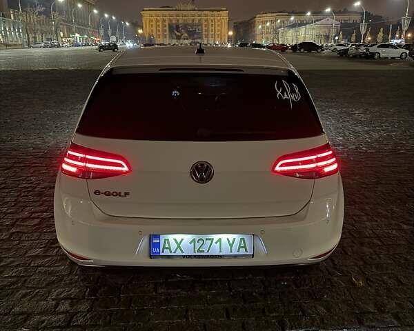 Білий Фольксваген e-Golf, об'ємом двигуна 0 л та пробігом 144 тис. км за 10500 $, фото 26 на Automoto.ua