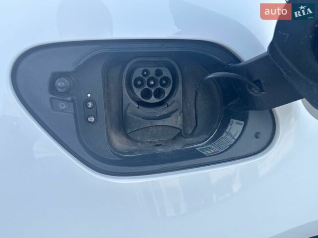 Білий Фольксваген e-Golf, об'ємом двигуна 0 л та пробігом 153 тис. км за 9000 $, фото 61 на Automoto.ua