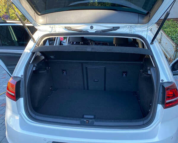 Белый Фольксваген e-Golf, объемом двигателя 0 л и пробегом 118 тыс. км за 9999 $, фото 13 на Automoto.ua