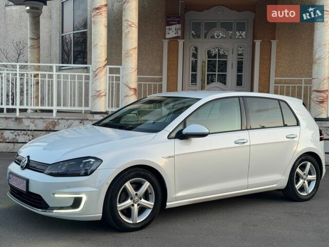 Белый Фольксваген e-Golf, объемом двигателя 0 л и пробегом 101 тыс. км за 9200 $, фото 12 на Automoto.ua
