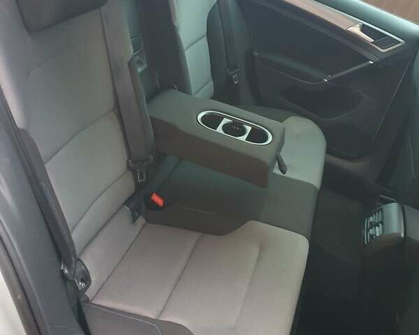 Белый Фольксваген e-Golf, объемом двигателя 0 л и пробегом 130 тыс. км за 8999 $, фото 79 на Automoto.ua