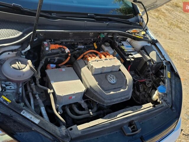 Белый Фольксваген e-Golf, объемом двигателя 0 л и пробегом 158 тыс. км за 9750 $, фото 43 на Automoto.ua