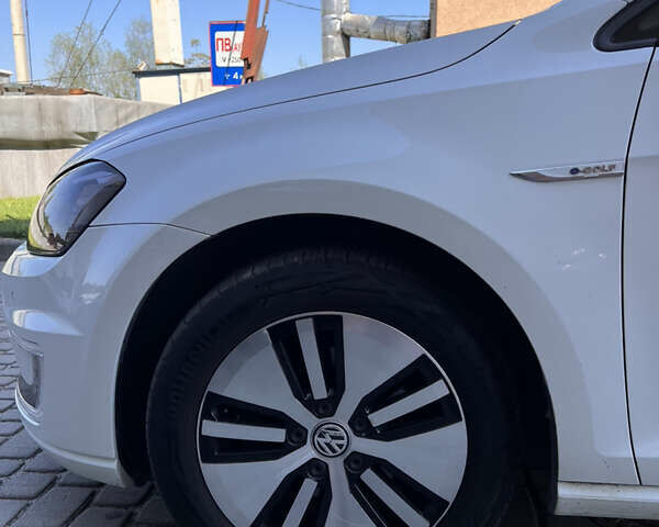 Белый Фольксваген e-Golf, объемом двигателя 0 л и пробегом 102 тыс. км за 9900 $, фото 6 на Automoto.ua