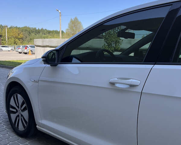 Белый Фольксваген e-Golf, объемом двигателя 0 л и пробегом 102 тыс. км за 9900 $, фото 8 на Automoto.ua