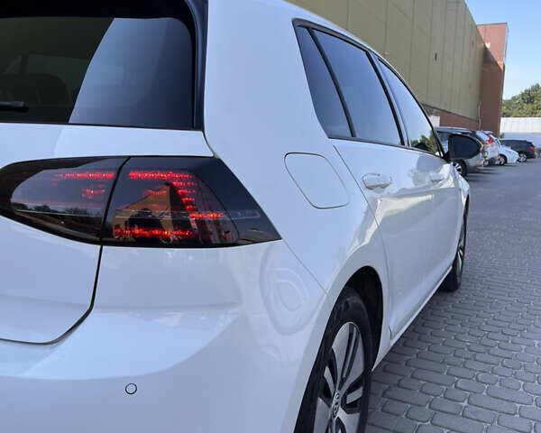 Белый Фольксваген e-Golf, объемом двигателя 0 л и пробегом 102 тыс. км за 9900 $, фото 15 на Automoto.ua