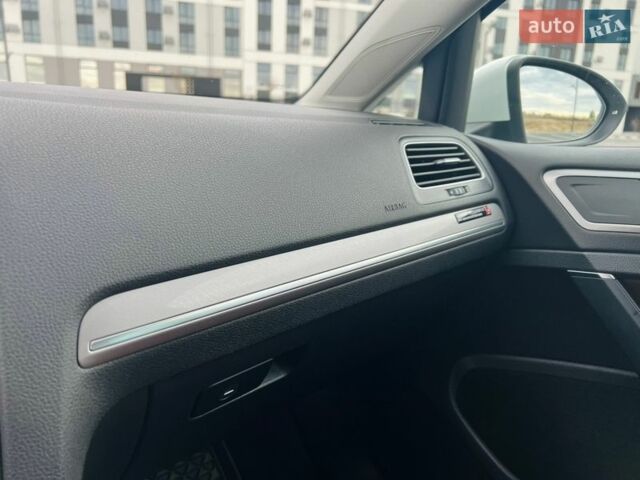 Белый Фольксваген e-Golf, объемом двигателя 0 л и пробегом 109 тыс. км за 9000 $, фото 45 на Automoto.ua