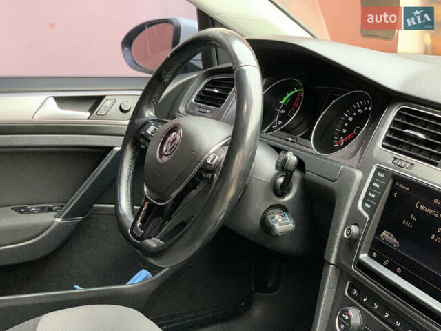 Білий Фольксваген e-Golf, об'ємом двигуна 0 л та пробігом 142 тис. км за 7999 $, фото 71 на Automoto.ua