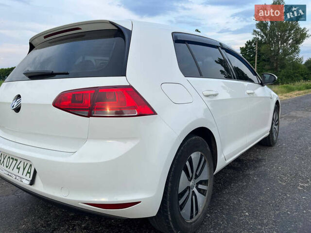 Белый Фольксваген e-Golf, объемом двигателя 0 л и пробегом 114 тыс. км за 12000 $, фото 9 на Automoto.ua