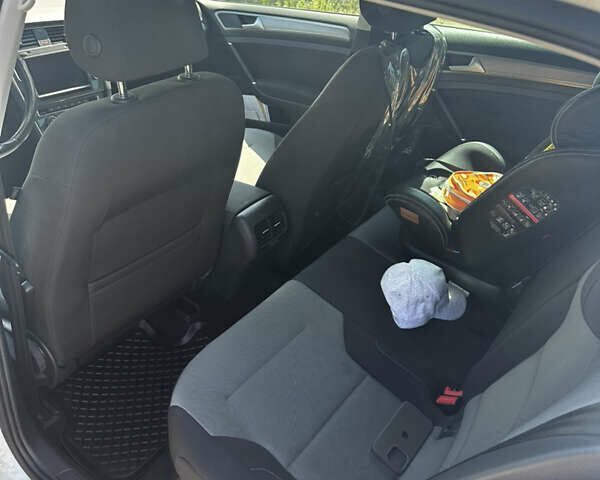 Белый Фольксваген e-Golf, объемом двигателя 0 л и пробегом 101 тыс. км за 12999 $, фото 8 на Automoto.ua