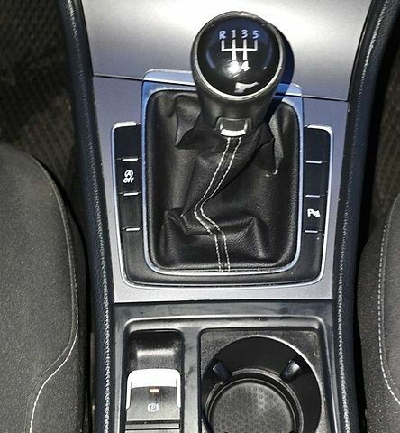 Белый Фольксваген e-Golf, объемом двигателя 1.6 л и пробегом 314 тыс. км за 9000 $, фото 4 на Automoto.ua