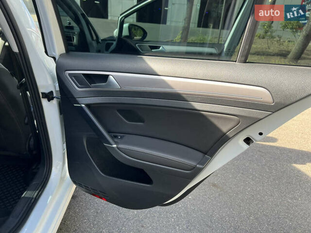 Білий Фольксваген e-Golf, об'ємом двигуна 0 л та пробігом 210 тис. км за 8700 $, фото 10 на Automoto.ua
