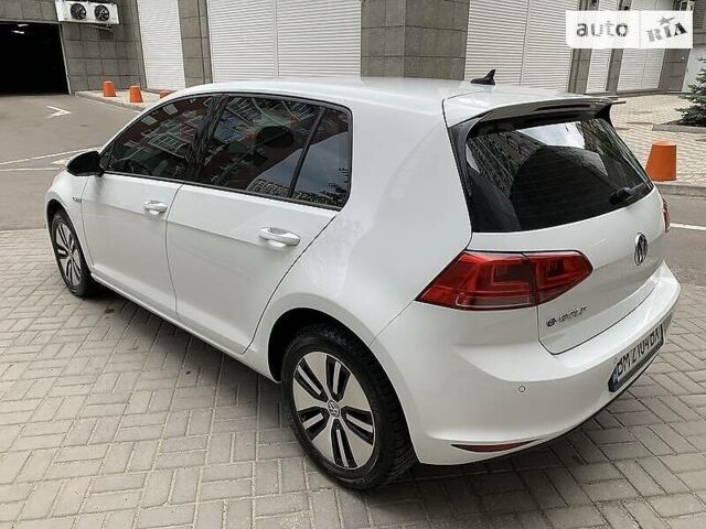 Белый Фольксваген e-Golf, объемом двигателя 0 л и пробегом 68 тыс. км за 16600 $, фото 4 на Automoto.ua