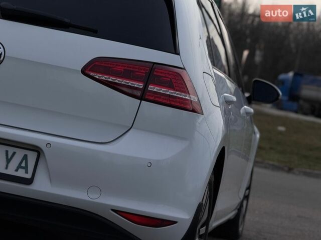 Білий Фольксваген e-Golf, об'ємом двигуна 0 л та пробігом 95 тис. км за 8900 $, фото 4 на Automoto.ua