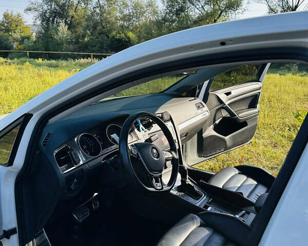 Белый Фольксваген e-Golf, объемом двигателя 0 л и пробегом 73 тыс. км за 9300 $, фото 10 на Automoto.ua