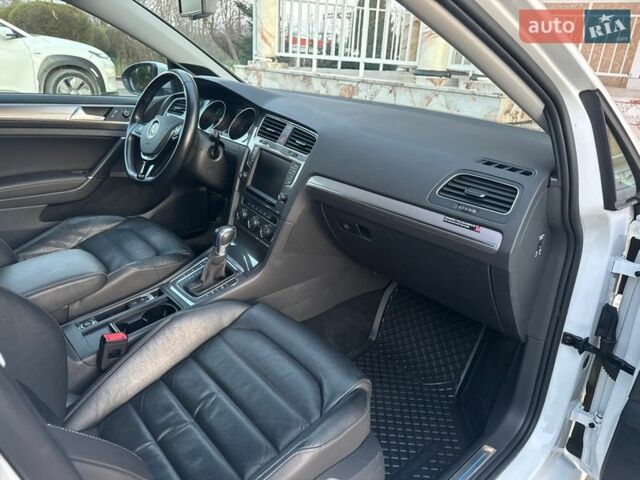 Белый Фольксваген e-Golf, объемом двигателя 0 л и пробегом 101 тыс. км за 9200 $, фото 50 на Automoto.ua