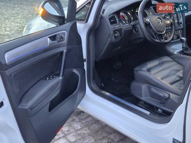 Білий Фольксваген e-Golf, об'ємом двигуна 0 л та пробігом 120 тис. км за 6900 $, фото 8 на Automoto.ua