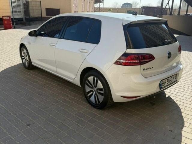 Белый Фольксваген e-Golf, объемом двигателя 0 л и пробегом 131 тыс. км за 9999 $, фото 3 на Automoto.ua