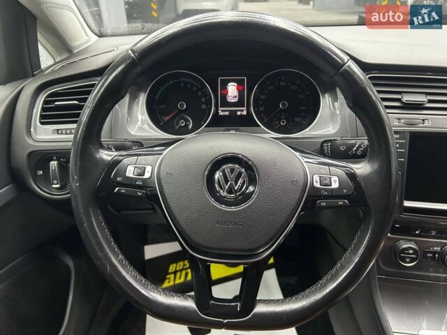 Белый Фольксваген e-Golf, объемом двигателя 0 л и пробегом 130 тыс. км за 11600 $, фото 10 на Automoto.ua