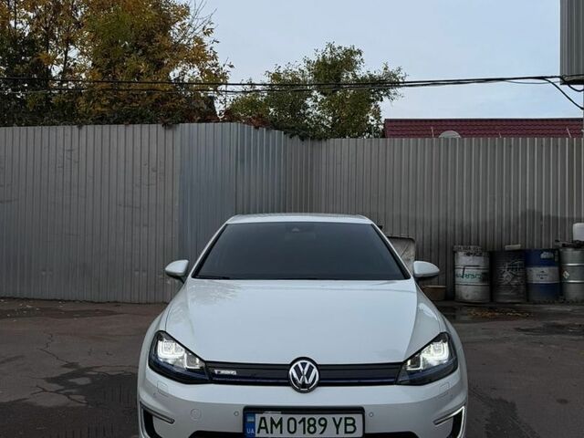 Белый Фольксваген e-Golf, объемом двигателя 0 л и пробегом 104 тыс. км за 10900 $, фото 1 на Automoto.ua
