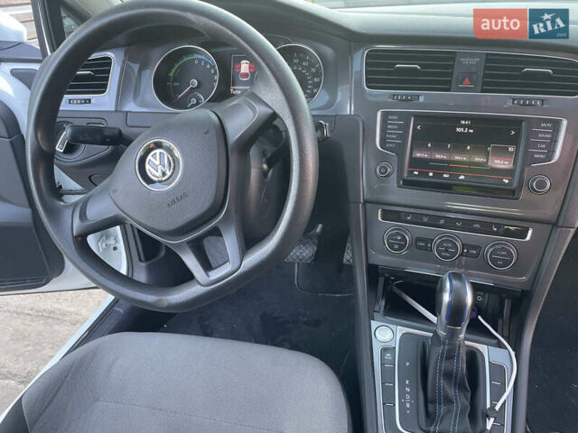 Белый Фольксваген e-Golf, объемом двигателя 0 л и пробегом 114 тыс. км за 12000 $, фото 5 на Automoto.ua