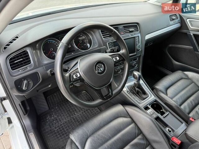 Білий Фольксваген e-Golf, об'ємом двигуна 0 л та пробігом 80 тис. км за 9990 $, фото 7 на Automoto.ua