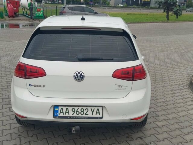 Белый Фольксваген e-Golf, объемом двигателя 0 л и пробегом 125 тыс. км за 9000 $, фото 3 на Automoto.ua