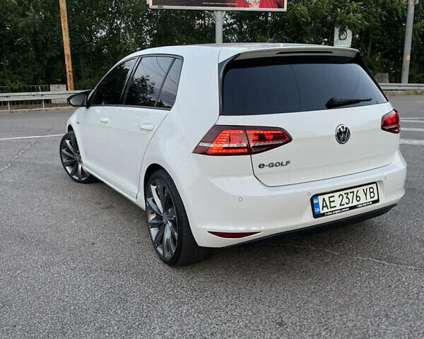 Белый Фольксваген e-Golf, объемом двигателя 0 л и пробегом 118 тыс. км за 11600 $, фото 4 на Automoto.ua