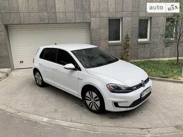 Белый Фольксваген e-Golf, объемом двигателя 0 л и пробегом 68 тыс. км за 16600 $, фото 1 на Automoto.ua