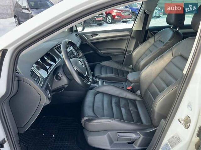 Белый Фольксваген e-Golf, объемом двигателя 0 л и пробегом 114 тыс. км за 8900 $, фото 22 на Automoto.ua