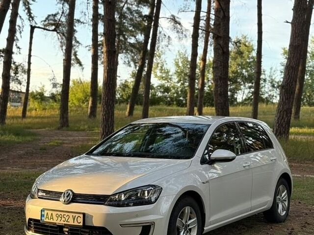 Белый Фольксваген e-Golf, объемом двигателя 0 л и пробегом 155 тыс. км за 9800 $, фото 14 на Automoto.ua
