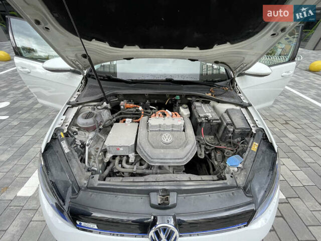 Белый Фольксваген e-Golf, объемом двигателя 0 л и пробегом 91 тыс. км за 8570 $, фото 43 на Automoto.ua