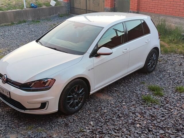 Білий Фольксваген e-Golf, об'ємом двигуна 0 л та пробігом 150 тис. км за 9800 $, фото 4 на Automoto.ua