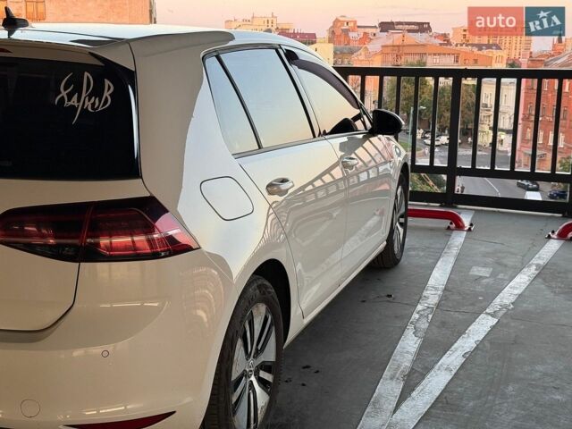 Белый Фольксваген e-Golf, объемом двигателя 0 л и пробегом 147 тыс. км за 9600 $, фото 6 на Automoto.ua