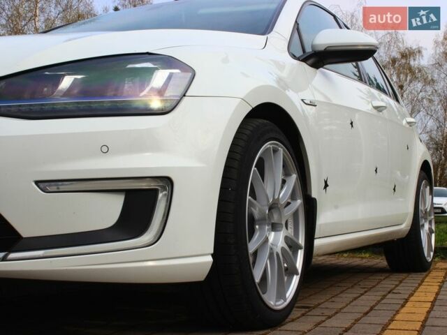 Белый Фольксваген e-Golf, объемом двигателя 0 л и пробегом 110 тыс. км за 8399 $, фото 14 на Automoto.ua