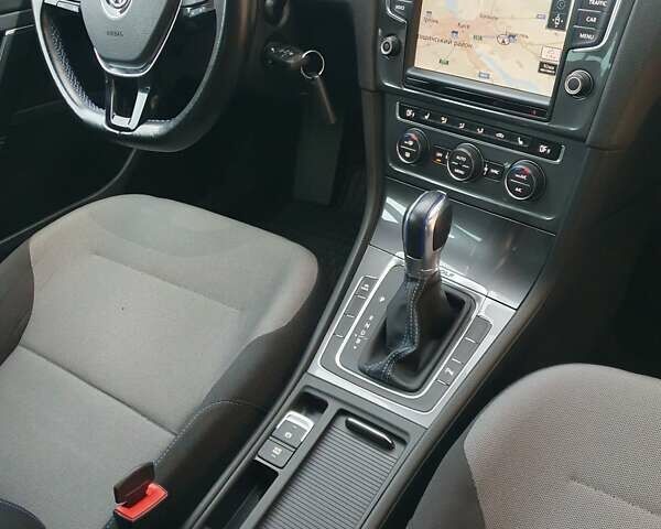 Белый Фольксваген e-Golf, объемом двигателя 0 л и пробегом 130 тыс. км за 8999 $, фото 76 на Automoto.ua