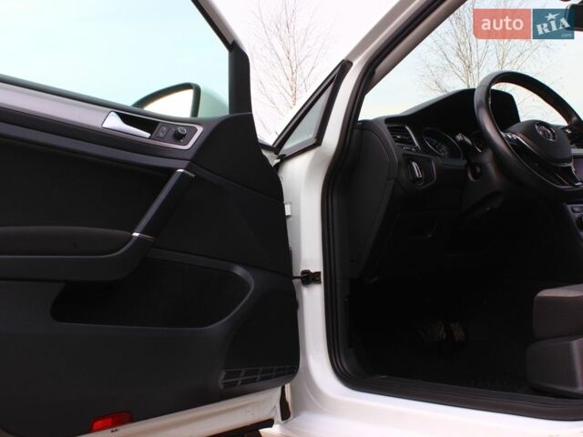 Белый Фольксваген e-Golf, объемом двигателя 0 л и пробегом 110 тыс. км за 8399 $, фото 23 на Automoto.ua