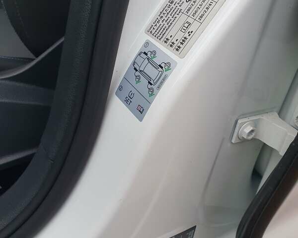 Белый Фольксваген e-Golf, объемом двигателя 0 л и пробегом 130 тыс. км за 8999 $, фото 56 на Automoto.ua