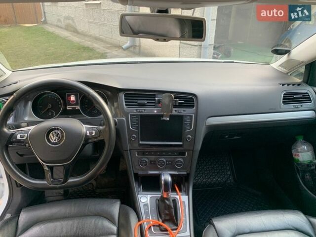 Белый Фольксваген e-Golf, объемом двигателя 0 л и пробегом 165 тыс. км за 8500 $, фото 15 на Automoto.ua