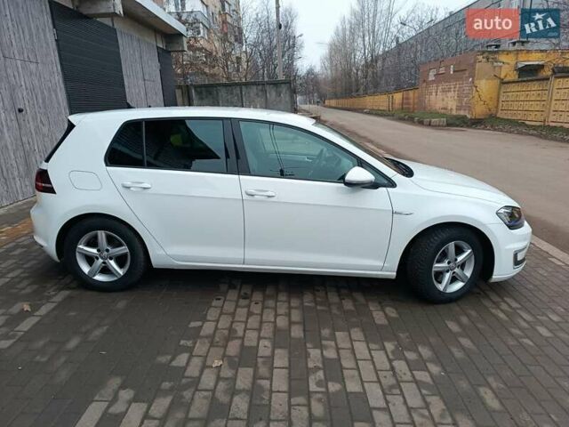 Белый Фольксваген e-Golf, объемом двигателя 0 л и пробегом 118 тыс. км за 11200 $, фото 8 на Automoto.ua