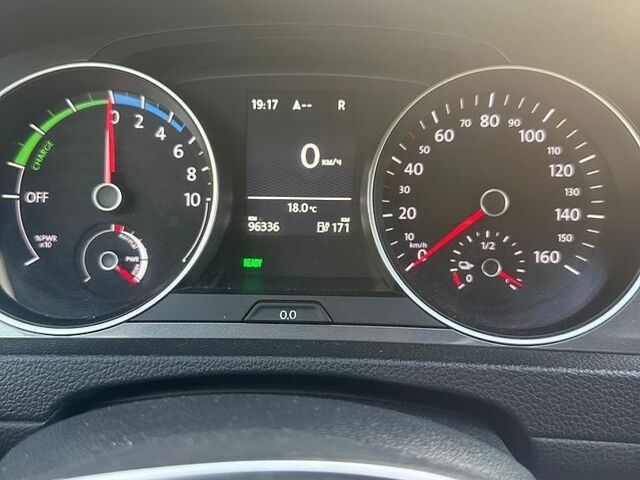 Белый Фольксваген e-Golf, объемом двигателя 0 л и пробегом 100 тыс. км за 8500 $, фото 1 на Automoto.ua