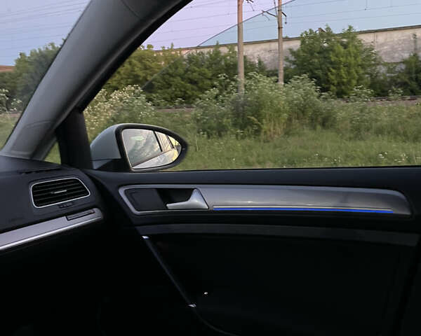 Белый Фольксваген e-Golf, объемом двигателя 0 л и пробегом 95 тыс. км за 8400 $, фото 21 на Automoto.ua