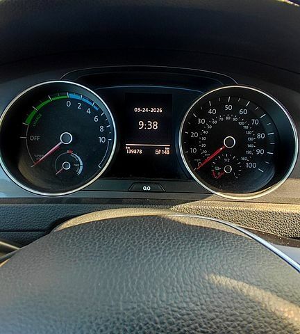 Белый Фольксваген e-Golf, объемом двигателя 100 л и пробегом 140 тыс. км за 7800 $, фото 10 на Automoto.ua