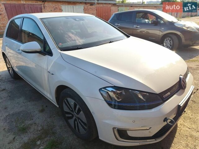 Белый Фольксваген e-Golf, объемом двигателя 0 л и пробегом 109 тыс. км за 7000 $, фото 5 на Automoto.ua