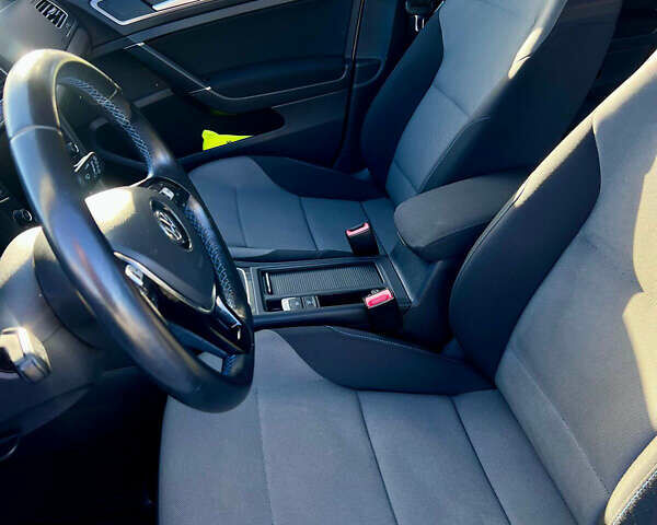 Белый Фольксваген e-Golf, объемом двигателя 0 л и пробегом 109 тыс. км за 7900 $, фото 16 на Automoto.ua