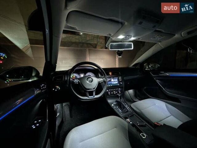 Белый Фольксваген e-Golf, объемом двигателя 0 л и пробегом 128 тыс. км за 9500 $, фото 19 на Automoto.ua