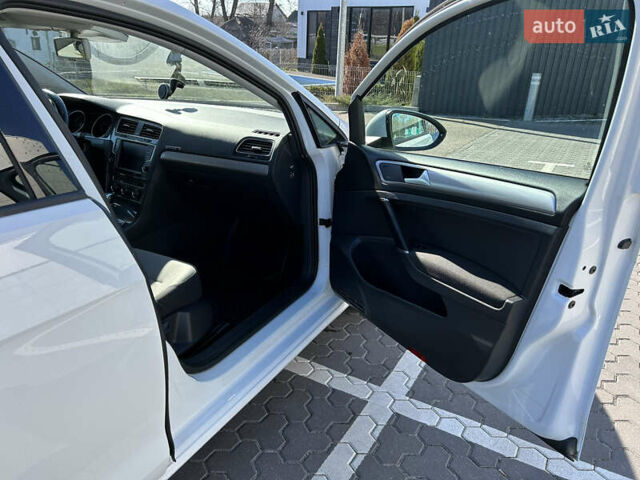 Білий Фольксваген e-Golf, об'ємом двигуна 0 л та пробігом 102 тис. км за 8400 $, фото 24 на Automoto.ua