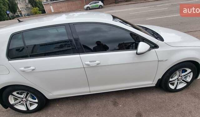 Белый Фольксваген e-Golf, объемом двигателя 0 л и пробегом 127 тыс. км за 9200 $, фото 6 на Automoto.ua